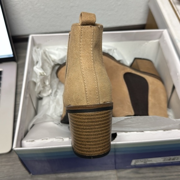 White Mountain Destiny Chelsea Chestnut Ankle Boots - Picture 6 of 6